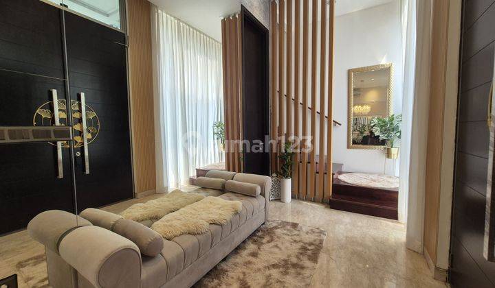 Rumah Super Mewah Full Furnished Ada Kolam Renang di Golf Island 2