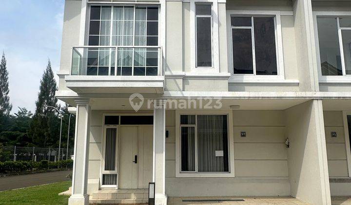 Disewakan Rumah 2 Lantai Sudah Free Dan Kitchen Set Siap Huni 1