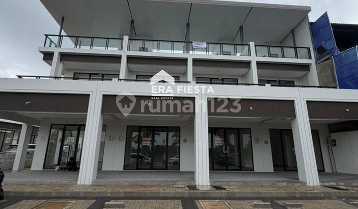 For Sale or Lease: Sorento Grande East Corner Largest Unit with Lake View