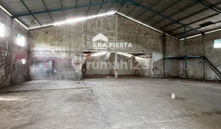 Quick Lease Ready-to-Use Warehouse by the Main Road Prepedan, West Jakarta Quick Lease Ready-to-Use Warehouse by the Main Road Prepedan, West Jakarta