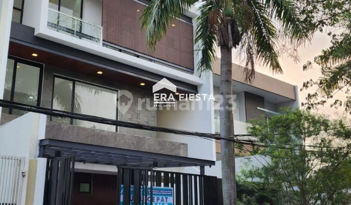 Dijual Cepat Rumah Mewah 3 Lantai Siap Huni di Citra 2 Jakbar