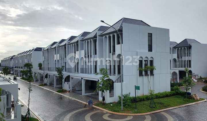 Rumah Mewah Kawasan Elite Aether BSD Full Furnished Siap Huni 