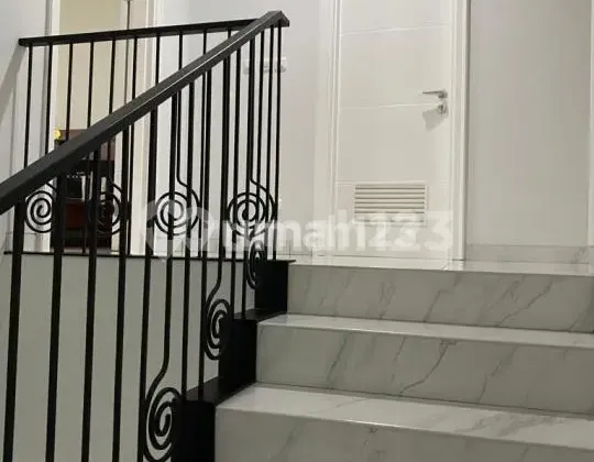 Disewa Rumah Cantik Mewah Kondisi Semifurnish di Alam Sutera 2