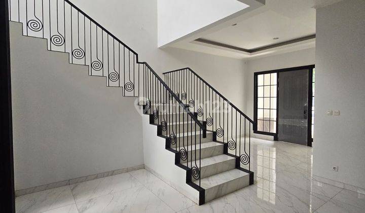 Disewakan Rumah Cantik Semifurnish Siap Huni di Alam Sutera 2