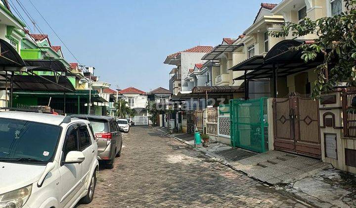 Rumah Bagus Rapi Lokasi Strategis Murah di Taman Semanan Indah 2