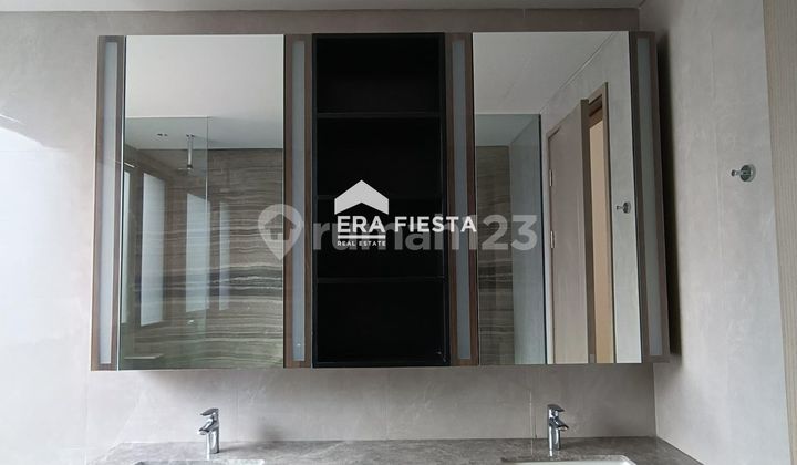 For Sale 3-Story House Equipped with Elevator Premium Location Navapark BSD 2