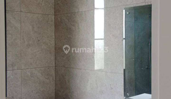 Disewakan Rumah Baru 3 Lantai Belum Pernah Dihuni Furnish Siap Huni  2