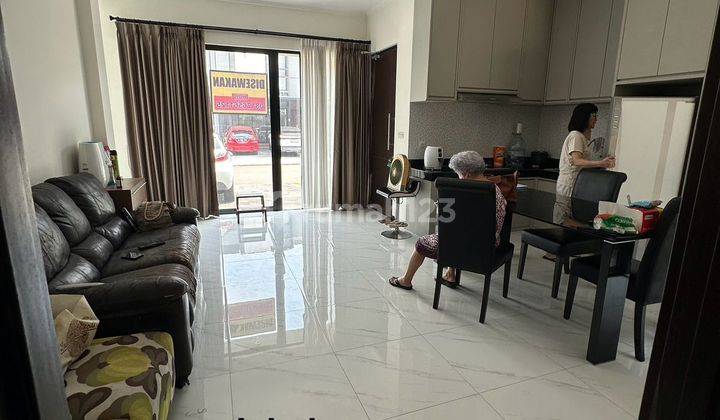 Rumah Bagus Dan Furnished 2 Lantai di Suvarna Sutera  2