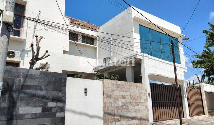 Turun Harga     Lumajang Rumah Sultan Tinggal Angkat Koper 1