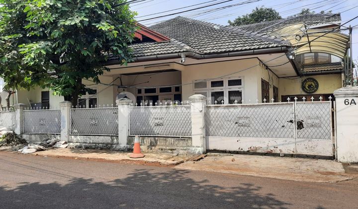 HOUSE FOR SALE OLD BUILDING TEBET AREA