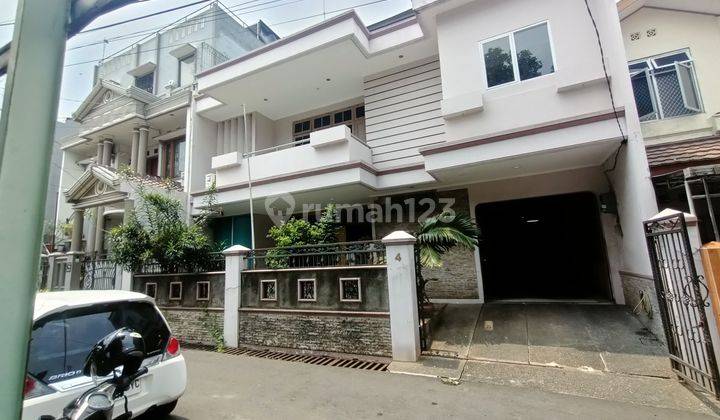 Rumah,di Jual Area Tebet Barat Depan Taman 1