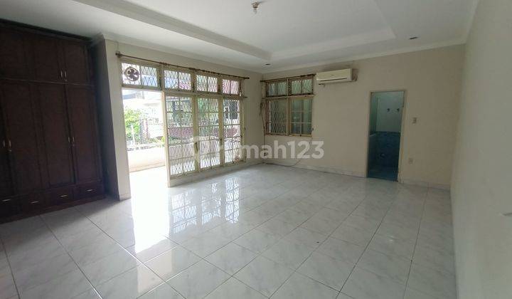 Rumah,di Jual Area Tebet Barat Depan Taman 2