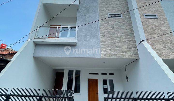 DIJUAL RUMAH BAGUS DUA LANTAI AREA TEBET 1