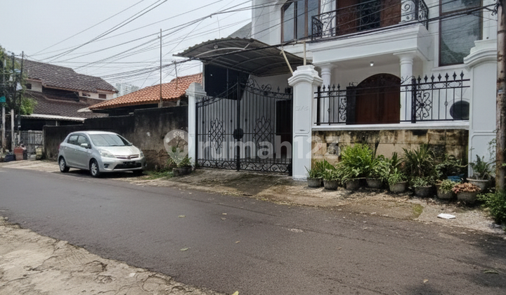 Dijual Rumah Cawang Kondisi Sedang Renovasi
