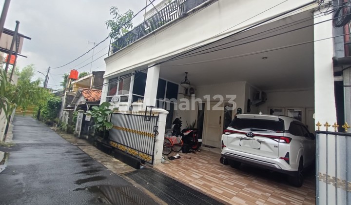 For Sale Ready to Live In Strategic Near Park