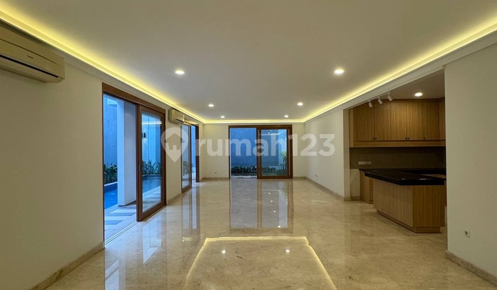 Siap Huni Brand New 3 Lantai Dekat Jis di Pondok Indah 2