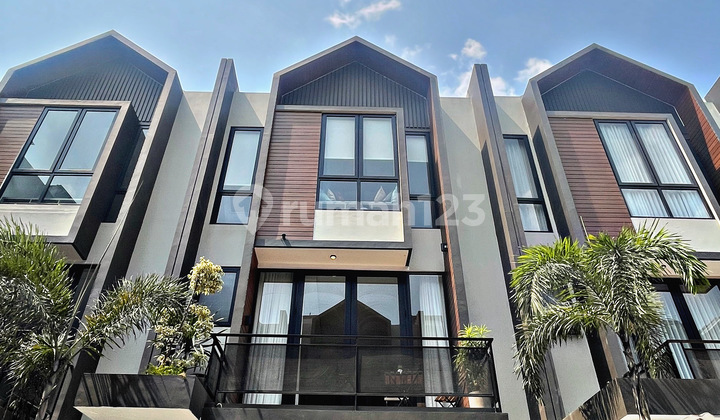 Townhouse Dengan Interior Yang Sangat Cantik di Jagakarsa