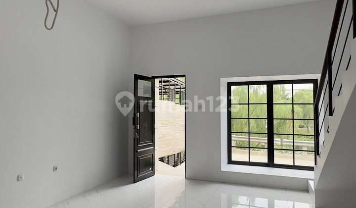 American Classic View Beautiful Lake House in Jagakarsa 2