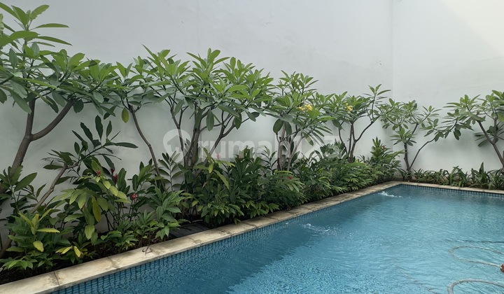 Rumah Mewah Baru Modern Tropis di Pondok Indah