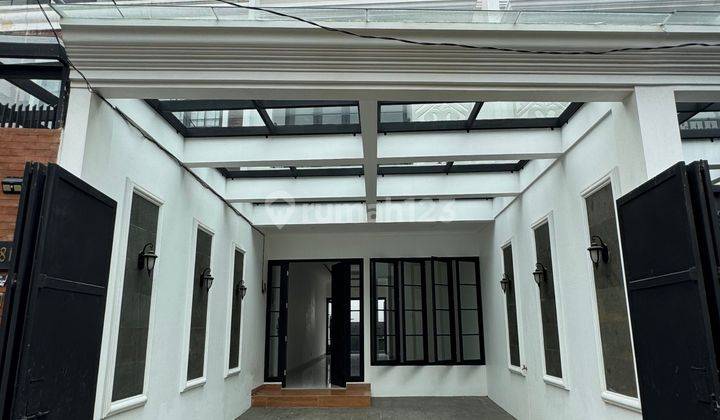 Rumah Murah Mewah Modern Classic Private Pool di Jakarta Selatan 1