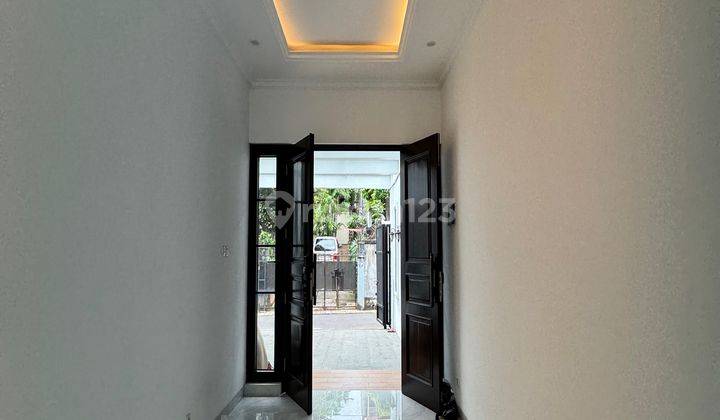 Rumah Murah Mewah Modern Classic Private Pool di Jakarta Selatan 2