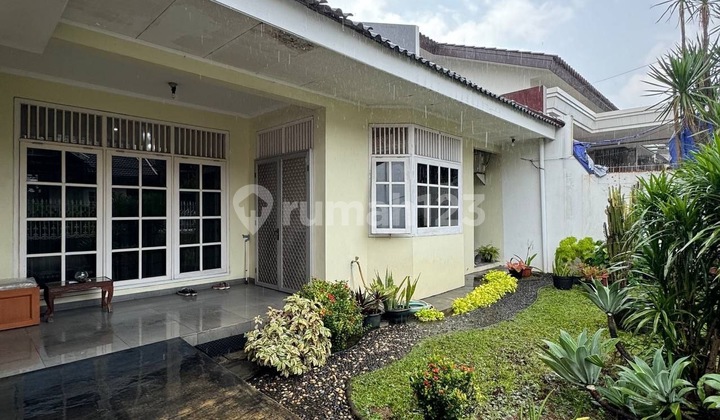 Rumah 1,5 Lantai Murah Taman Depan dan Belakang di Bintaro Jaksel Rumah 1,5 Lantai Murah Taman Depan dan Belakang di Bintaro Jaksel