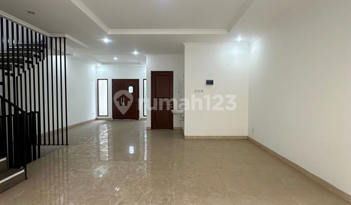 Brand New Modern Siap Huni Private Pool 3 Lantai di Ragunan 2