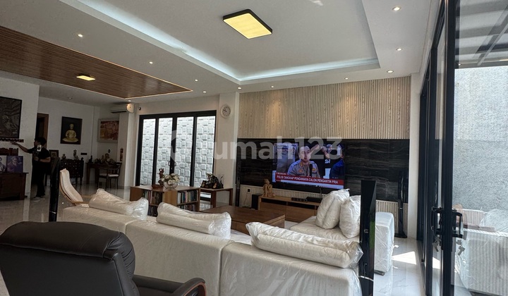 Modern Minimalis Siap Huni Bagus Open Space Di Jakarta Selatan 2