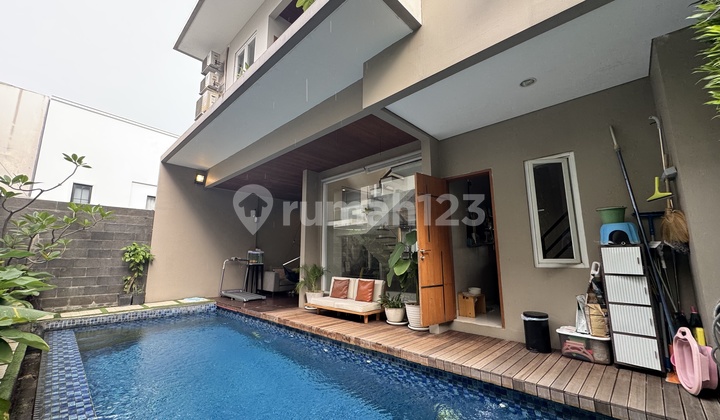 Ready to Live 4-Story Modern Tropical One Gate System in Kemang Cipete