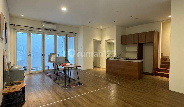 ruang keluarga modern minimalis siap huni di