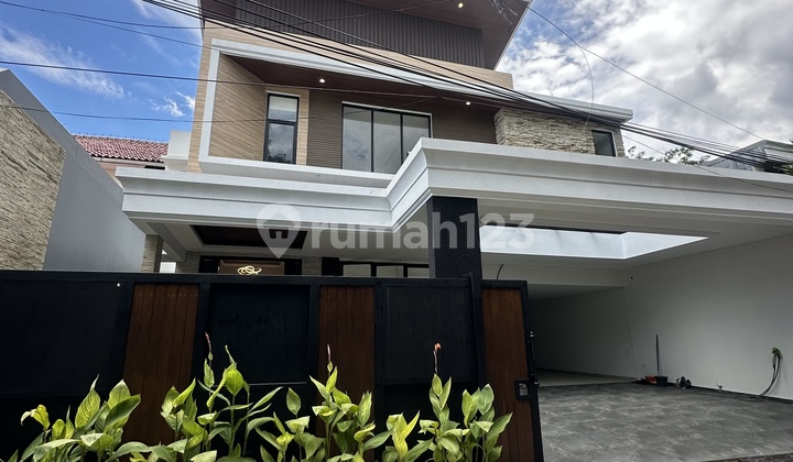 Modern Tropis Siap Huni One Gate System Deket Pondok Indah