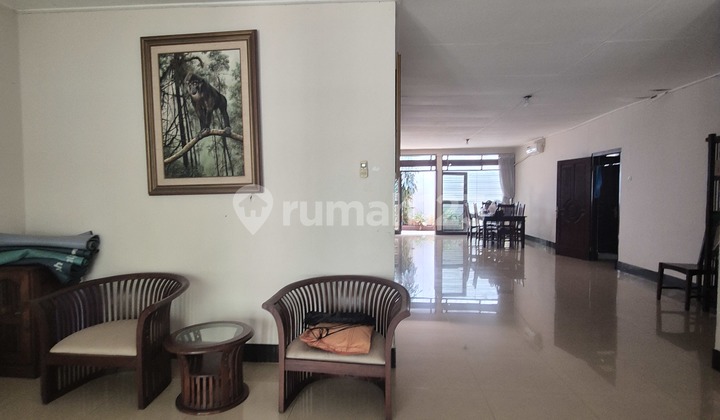 Rumah Terawat Di Darmawangsa Lokasi Tenang Cocok Bangun Ulang