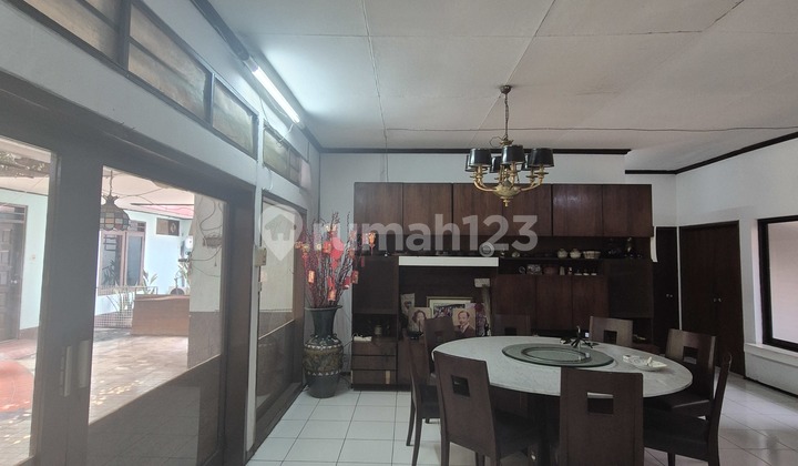 Rumah 1 Lantai Dekat Brawijaya Cocok Dibangun Ulang