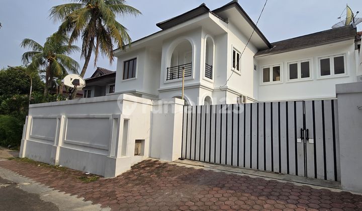 House Just Renovated in Kemang 2 Floors Ready to Live In With Swimming Pool