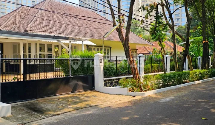 For Sale Classic House Martimbang Lokasi Bagus Depan Taman Hadap Timur