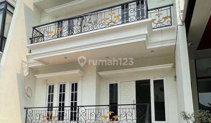 Rumah Modern Classic 3 Lantai Siap Huni Shm 1