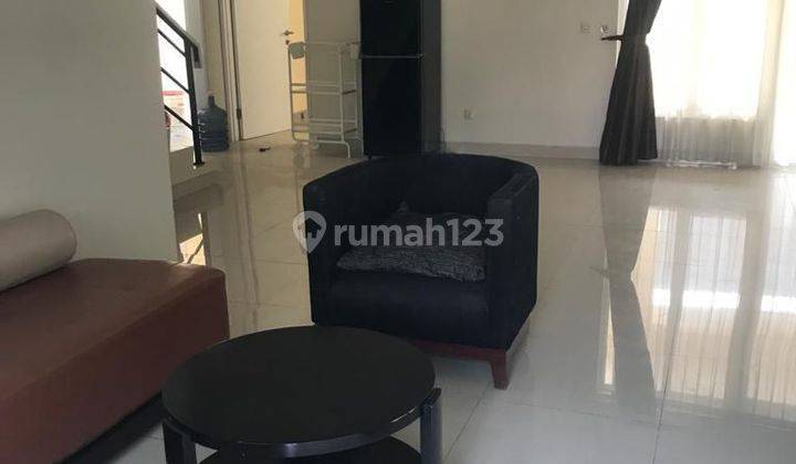 Rumah bagus 2,5 lantai dalam kompleks 2