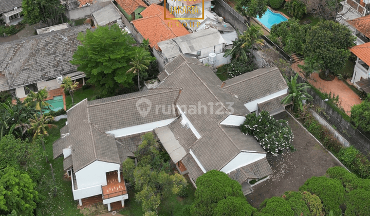 Rumah Kemang 2 Lantai Ada Taman, Pool, Carport Luas 2