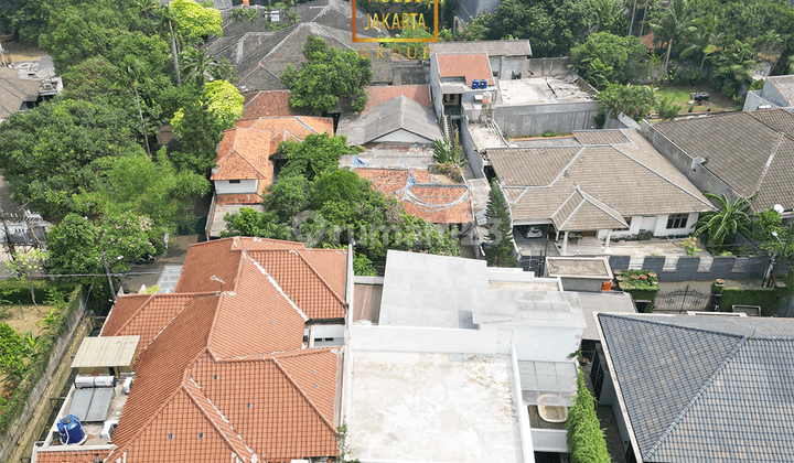 Rumah Kemang 2 Lantai Ada Pool, Taman, Garasi Carport 2