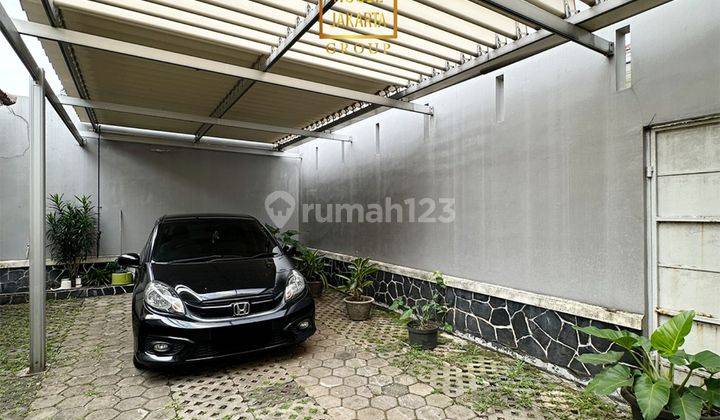 Rumah Cilandak 1.5 Lantai Ada Taman, Garasi Carport Luas  2