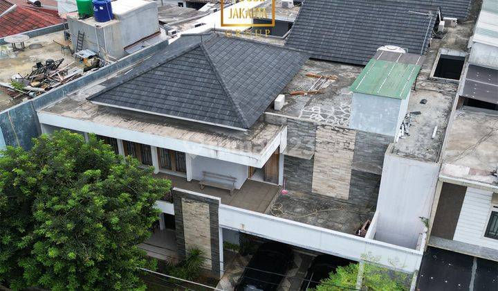 Rumah 2 Lantai Dalam Komplek Ada Taman, Garasi Carport Luas 2