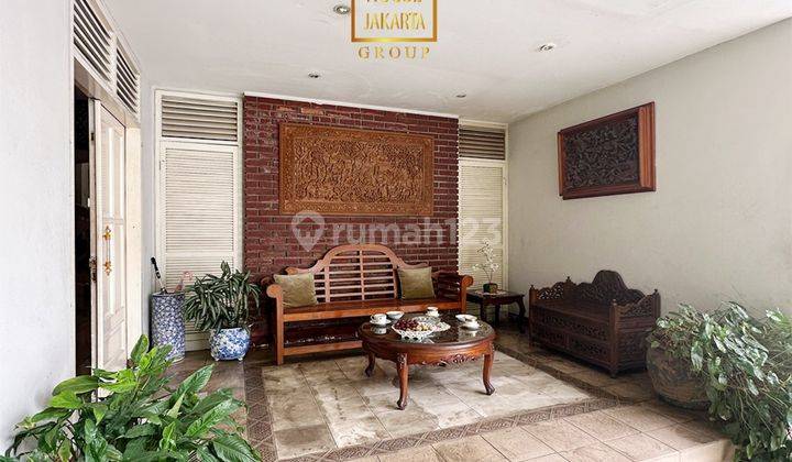 Rumah 2 Lantai Ada Pool , Taman , Garasi Carport Luas 2