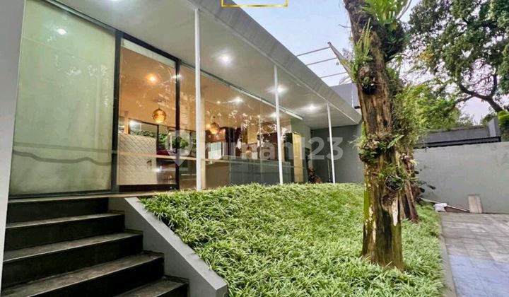 Good Residence in a Strategic Location, Kebayoran Baru. Suitable for Business. S H M