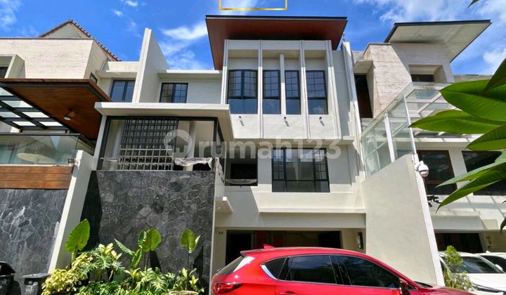 Rumah Baru 3 Lantai Dalam Cluster Pool Shm