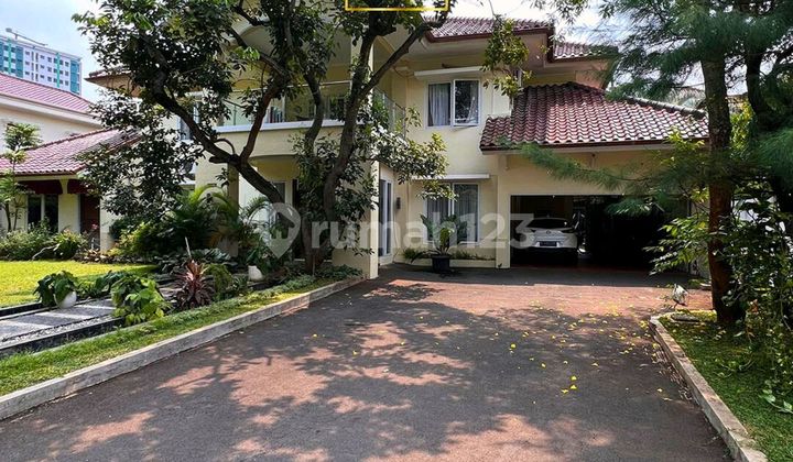 Rumah Bagus 2 Lantai Halaman Luas Dengan Pool