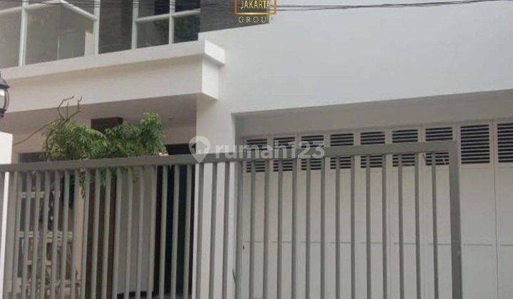 Rumah Sewa Bagus 2 Lantai, Pool, Mega Kuningan 2