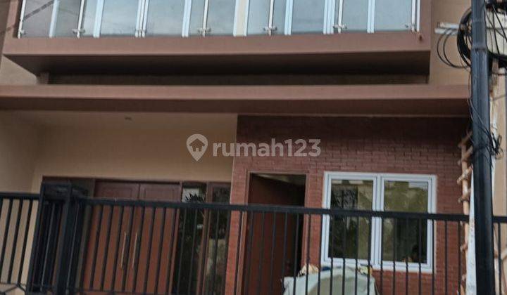 Rumah baru minimalis  pulomas Timur 1A no 1B bebas banjir  1