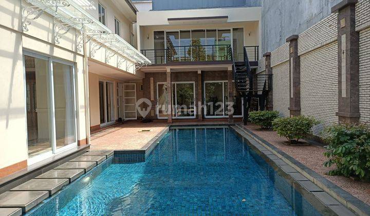 Rumah bukit gading Villa Kelapagdg ada swpool taman luas sewa murah  1