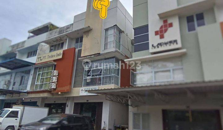 tampak depan ruko 3 lantai posisi hook