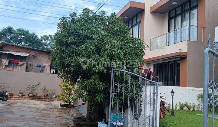 tampak depan rumah 3 lt di perumahan